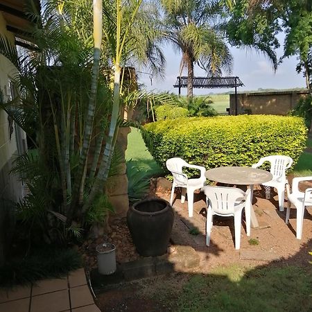 Guinea Feather Country Lodge & Spa Groblersdal Esterno foto